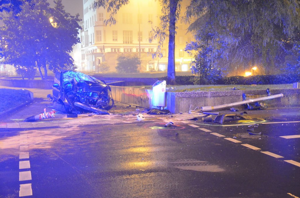 VU Pkw Koeln Neustadt Nord Hansaring Eberplatz P80.JPG